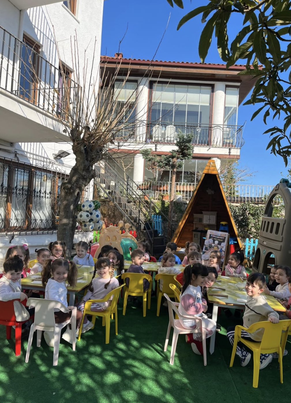 Bahçede grup etkinliği